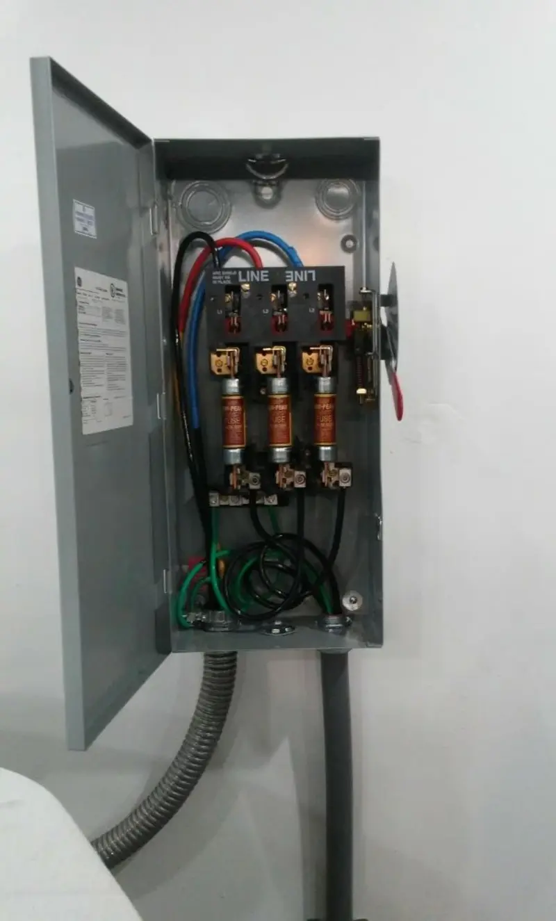 Three-phase disconnect switch installed for Smoke Detector Installation in St. Louis